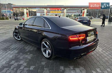Седан Audi S8 2012 в Кривом Роге