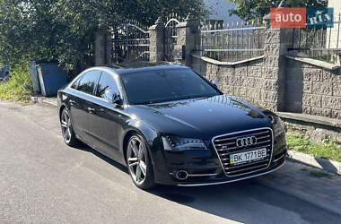 Седан Audi S8 2013 в Рівному