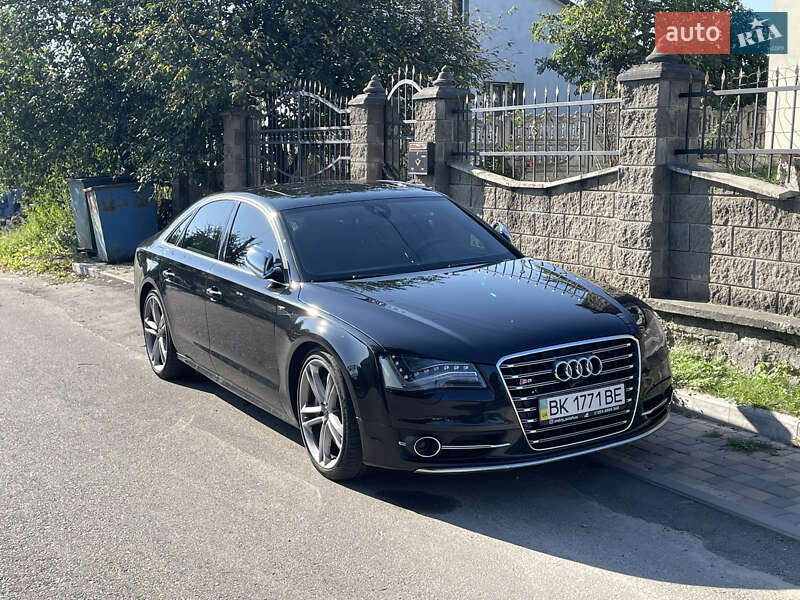 Audi S8 2013