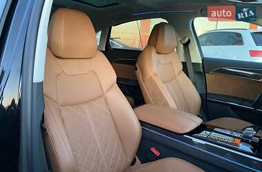 Седан Audi S8 2019 в 