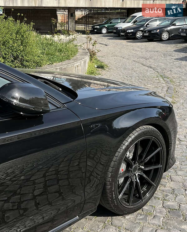 Седан Audi S8 2017 в Ужгороде