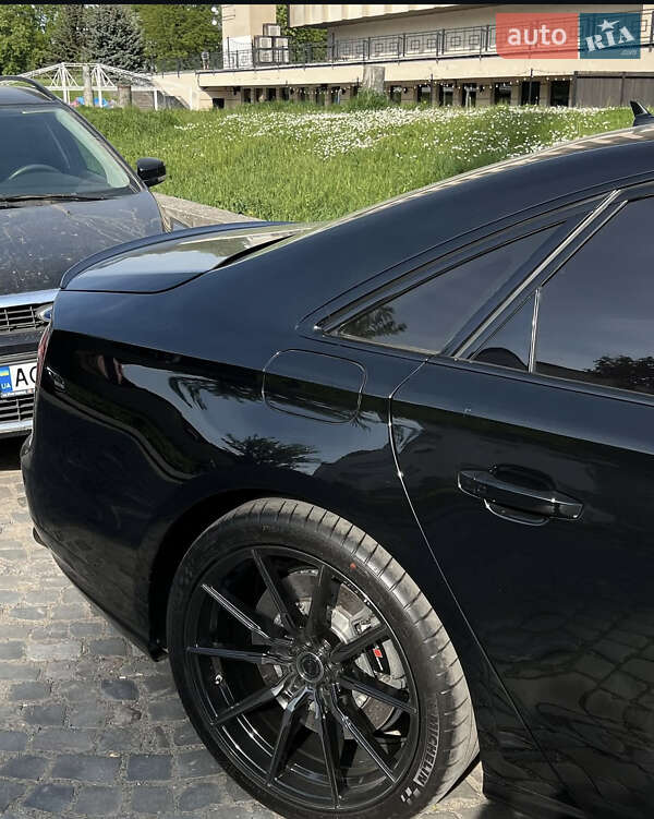 Седан Audi S8 2017 в Ужгороде