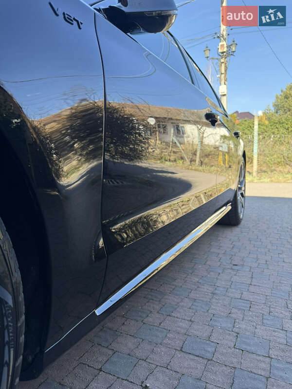 Седан Audi S8 2017 в Ужгороде