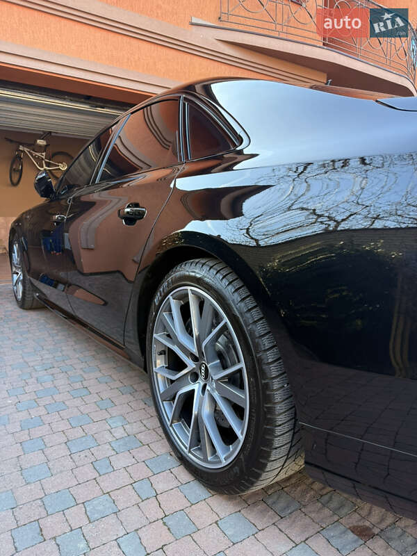 Седан Audi S8 2017 в Ужгороде