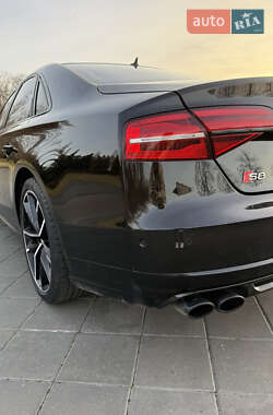 Седан Audi S8 2012 в Кременчуці