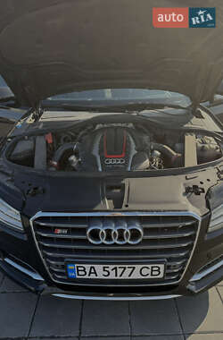 Седан Audi S8 2012 в Кременчуці