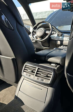 Седан Audi S8 2012 в Кременчуці