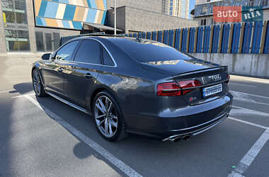 Седан Audi S8 2016 в 