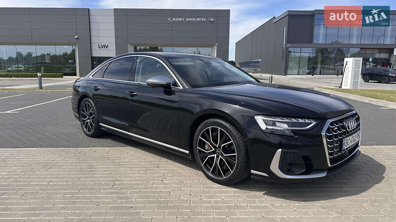 Седан Audi S8 2022 в Львове