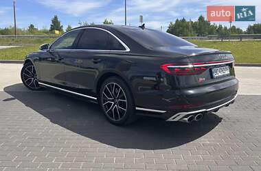 Седан Audi S8 2022 в 