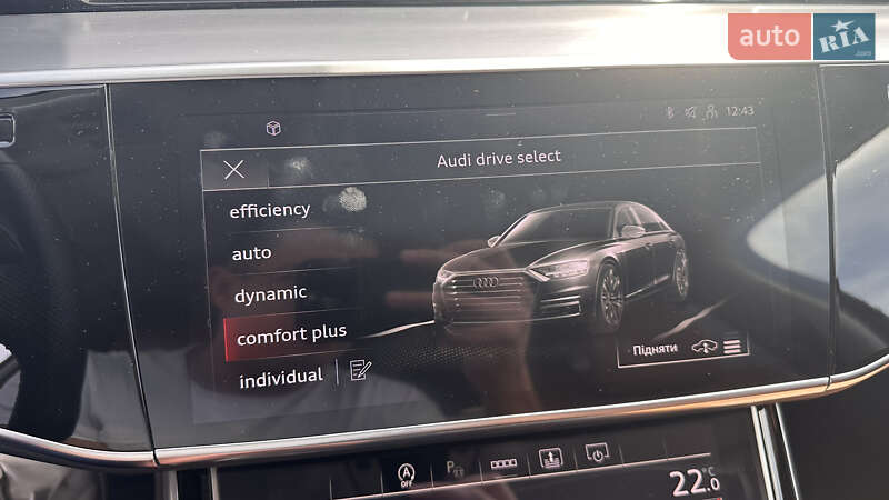 Седан Audi S8 2022 в Львове