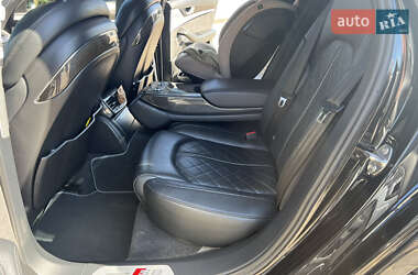 Седан Audi S8 2012 в 