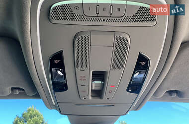 Седан Audi S8 2012 в 