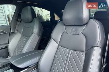 Седан Audi S8 2022 в 