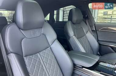 Седан Audi S8 2022 в 