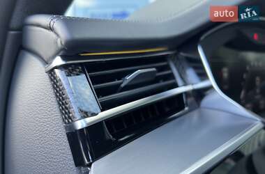 Седан Audi S8 2022 в 