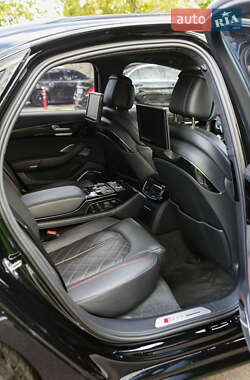 Седан Audi S8 2017 в 