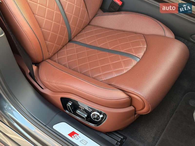 Седан Audi S8 2016 в Одессе