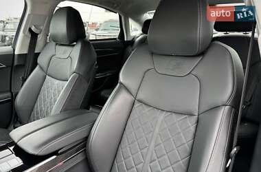 Седан Audi S8 2022 в 