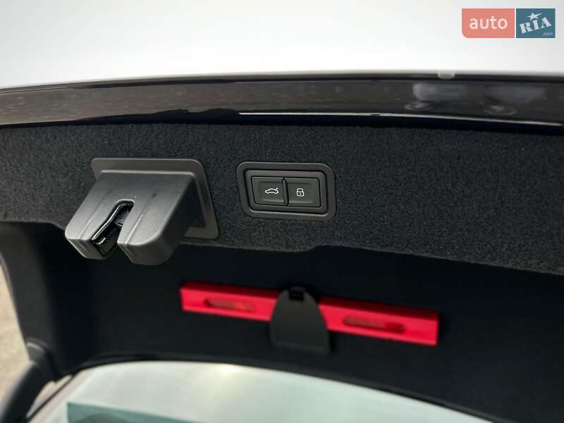 Седан Audi S8 2022 в Киеве
