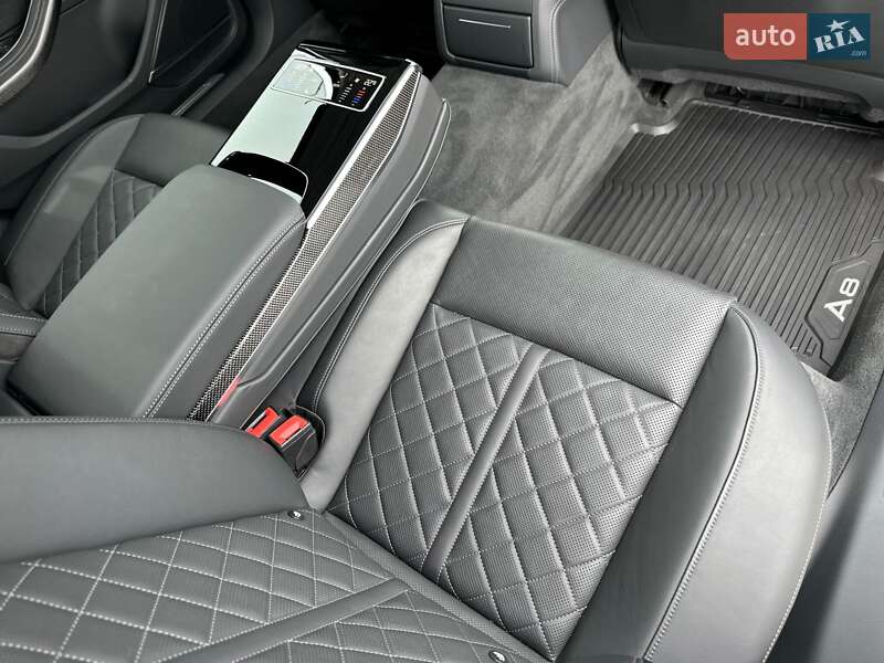Седан Audi S8 2022 в Киеве