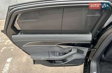 Седан Audi S8 2025 в 