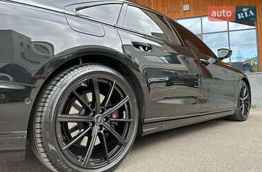 Седан Audi S8 2025 в 