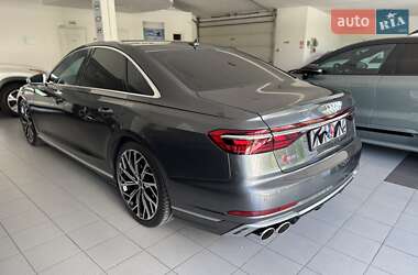 Седан Audi S8 2024 в 