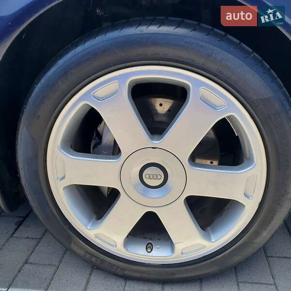 Седан Audi S8 1999 в Калуші