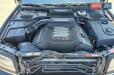 Седан Audi S8 1999 в 