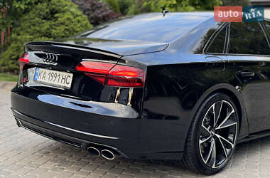 Седан Audi S8 2016 в 