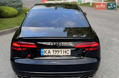 Седан Audi S8 2016 в 