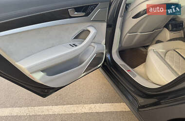 Седан Audi S8 2012 в 