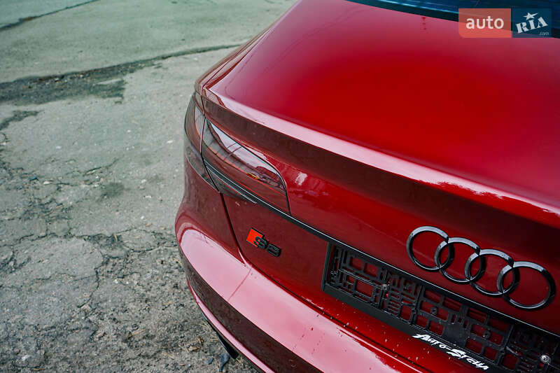Седан Audi S8 2014 в Киеве