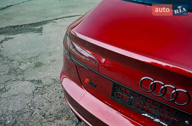 Седан Audi S8 2014 в 