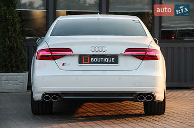 Седан Audi S8 2014 в 