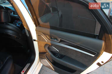 Седан Audi S8 2014 в 