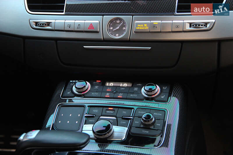 Седан Audi S8 2014 в Одессе