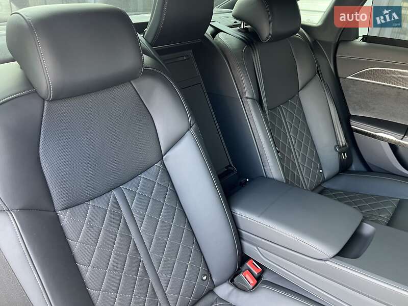Седан Audi S8 2022 в Києві