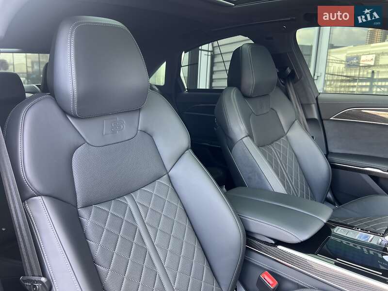 Седан Audi S8 2022 в Києві