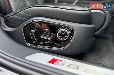 Седан Audi S8 2016 в 