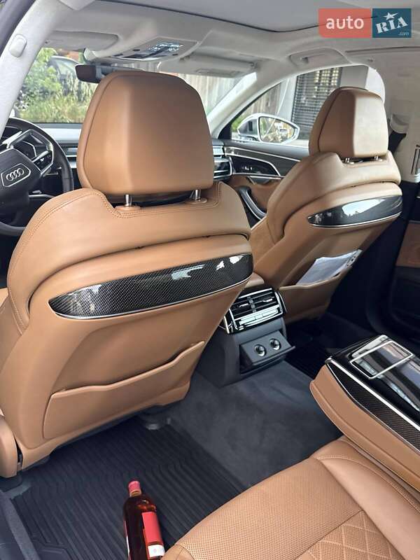 Седан Audi S8 2019 в Львове