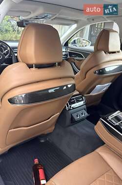 Седан Audi S8 2019 в 