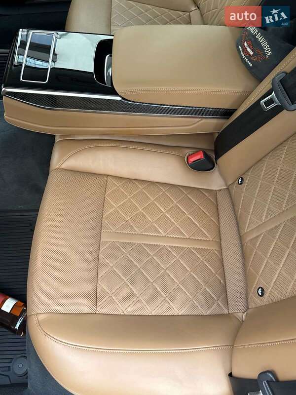 Седан Audi S8 2019 в Львове