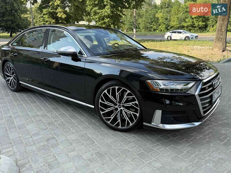 Седан Audi S8 2019 в Львове