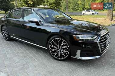 Седан Audi S8 2019 в 