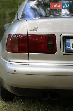 Седан Audi S8 1998 в 