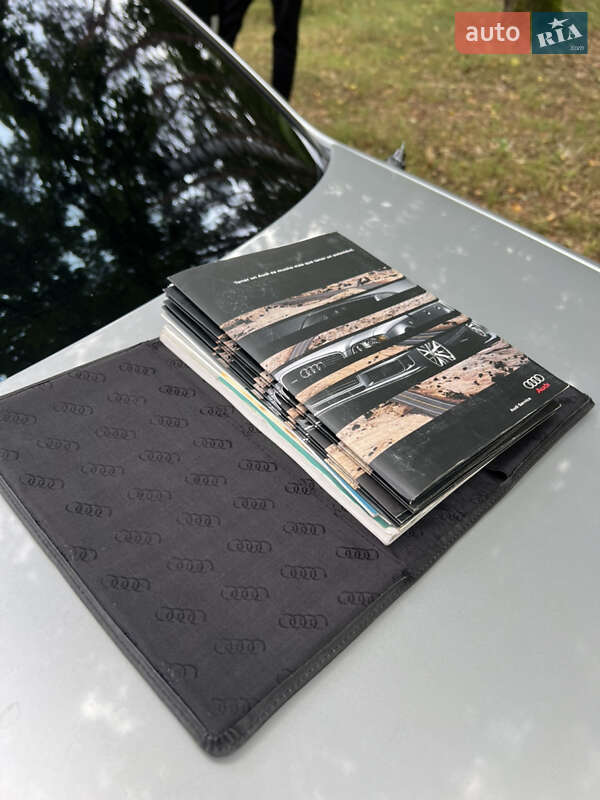 Седан Audi S8 1998 в Володимирі