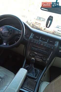 Седан Audi S8 1997 в 