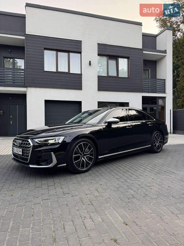 Седан Audi S8 2022 в Виннице